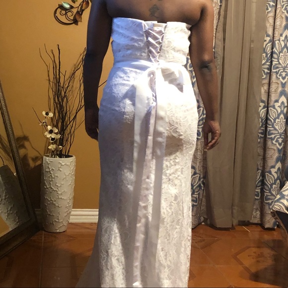 Elegant White Lace Mermaid Wedding Dress - Picture 6 of 8